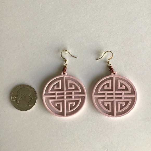 TAGUA Nut Medallion Earrings Asian-Style Pink Lacquer Open Work Lightweight NEW - Picture 11 of 14